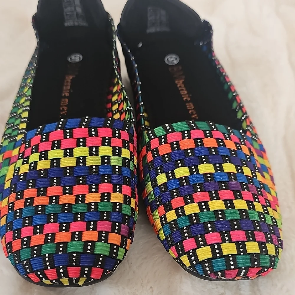 bernie mev. Women's Multicolor Woven Flats